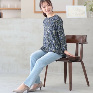 【2025年8月新作】【日本製】ボタニカル柄後ろタック丸首8分袖カットソーTシャツ（B28905）