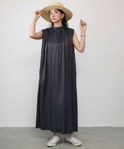 【2025春夏新作】タック入りサテンノースリーブワンピース◇落ち感のある雰囲気でオシャレ見え【即納】