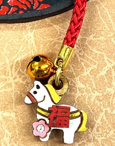 ◇2026年干支◇【”馬九行久☆うまくいく★幸運の馬”】ひのきラインストーン福午（小）ストラップ（根付）