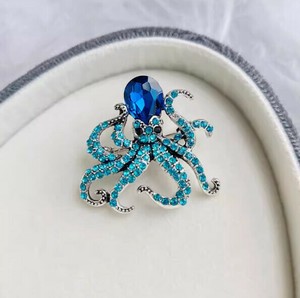 マダコ　ブローチ 卒業式  おしゃれ ブローチ  入学式 入園式  結婚式 　ブローチ キラキラ