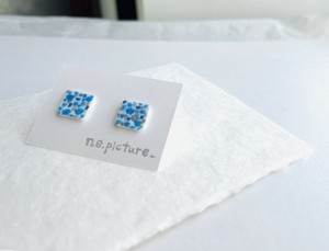 プラバンのスクエアピアス　金属アレルギー対応　青