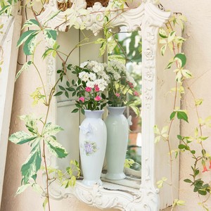 ＜新作・予約＞【日本製】蝶付き花瓶［花柄/スミレ/レトロ/アンティーク/大人可愛い］