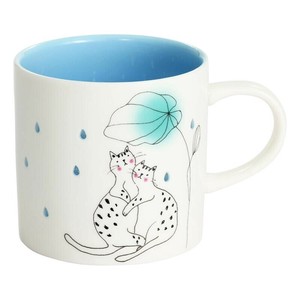 にゃん屋 蛍彫りマグカップ 雨とネコ 23066