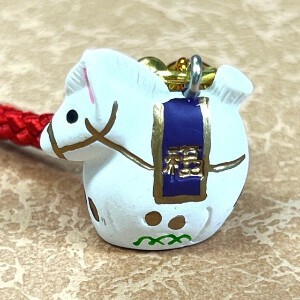 ◇2026年干支・午(うま）◇高級【◇凛としていて上品◇”幸運の馬”】陶器風 干支「午」お守り根付（9-92H)