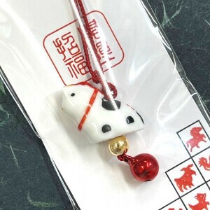 ◇2026年干支・午（うま）【★運気を駆け抜ける★】陶器午お守りストラップ