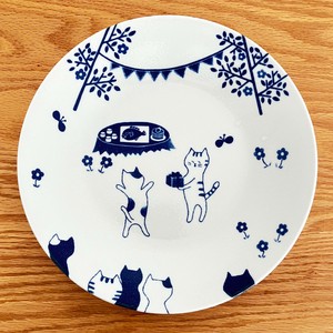 ねこまるけ オメデトウ 反らし型8.0皿 [美濃焼 食器 日本製]