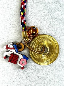 ◇2026年干支【馬九行久☆うまくいく!！】ひのきラインストーン福午（小）ラン五円玉(御縁）付 ストラップ