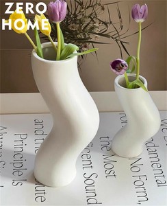 オリジナル北欧ミニマル ブラック&ホワイト ツイスト陶磁器花瓶 ホームインテリアデコレーション