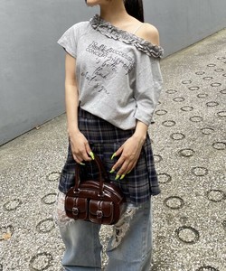 【2025春夏新作】フリフリでオフショルPO 衿フリルオフショルダーロゴTシャツ