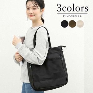 【F】A4サイズもすっぽり入る、軽量ナイロントートバッグ。