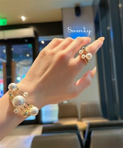 変わったデザイン ブレスレット付き 指輪 リング「2025新作」