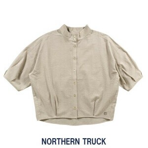 【★新商品 7月21日締切／8月下旬納品予定】レディース　モックネックタック入りシャツ
