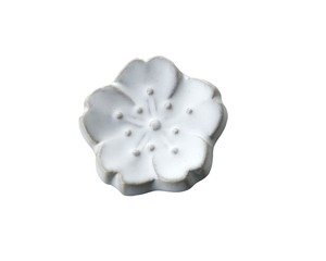 白釉桜箸置