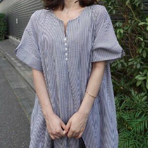 【2025年新作】キーネックエアリーワンピース　春　夏　SS　秋　大人　きれいめ　リゾート　OP　ストライプ