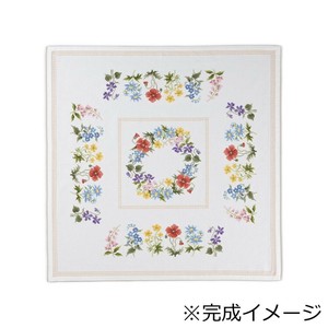 オノエ・メグミ テーブルクロスシリーズ 春の小花のテーブルクロス 1206