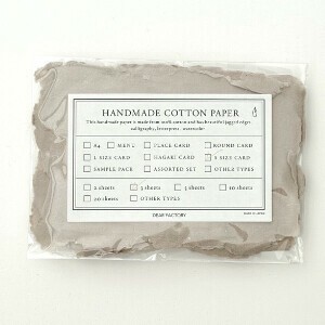 〈コットンペーパー ハンドメイド 日本製〉　Sサイズカード　グレージュ