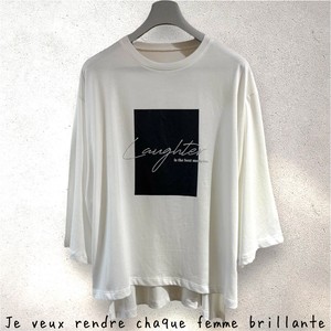 ツルッとサラッとした高級感のある柔らかく優しい肌ざわりが心地よいプリントTシャツ。