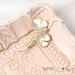 Brooch Pearl Flower Ladies fashion White Sparkle Presents Brooch