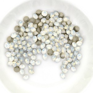 ラインストーン Vカット プレシオサ【ホワイトオパール DF】／アクセサリーパーツ／ネイルパーツ