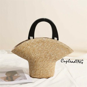 ＜人気商品＞INSスタイル 帽子型麦わらバッグ 大容量リゾートトート ビーチバッグ 手編み