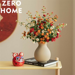 北欧スタイルのシンプル陶器花瓶 ユニークなフォルムのリビングインテリアオブジェ