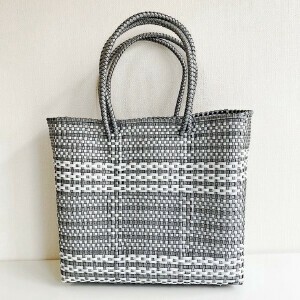 【★ラスト1点★】新作★手編みのメルカドバッグ・チェーン柄（L）SLV X WHT