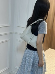 新しいスタイルの女性のシャツ夏ルーズソリッドカラーラウンドネック多用途カジュアルプリーツフリル