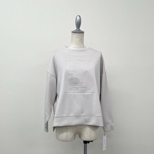 エンボス仕様プルオーバー