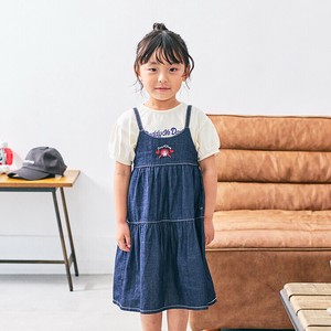 ダディコ刺繍デニムキャミワンピース  V64353  後バストはゴム入り　肩紐調節　ティアード　薄手　フレアー