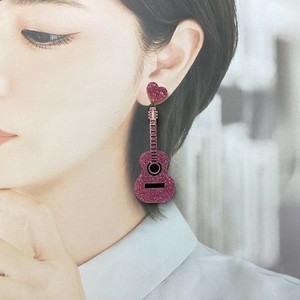 ピアス　個性的　アクリル　ギター　音楽　ピンク