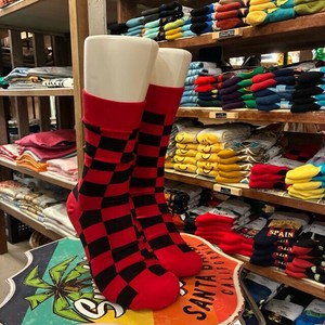 ブロックチェックソックス　レッド×ブラック　靴下　メンズソックス　スニーカー　足元ファッション