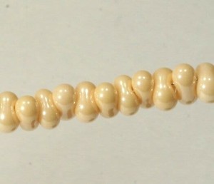 チェコビーズ ファルファーレ 40g キャメルクリーム シードビーズ 3.2×6.5mm ビーズ 手芸