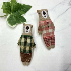 ブローチ　個性的　刺繍　熊さん　クマ　ベアー　アニマル　クッション　チェック