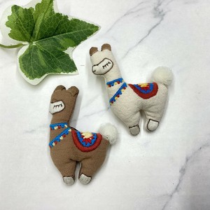 ブローチ　個性的　刺繍　ラマ　アルパカ　アニマル　クッション