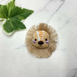 ブローチ　個性的　刺繍　クッション　ライオン　アニマル