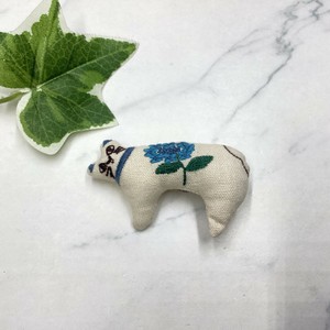 ブローチ　個性的　刺繍　ぬいぐるみ　猫　ネコ　キャット　アニマル　お花　フラワー