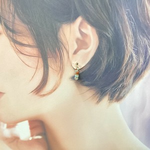 ピアス　個性的　ゴールド　ビーズ　カラフル