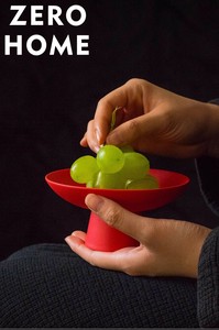 リビングルーム装飾用 クラインブルー陶器プレート 高脚デザイン スナック皿 ミニマリストインテリア