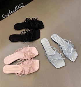 ＜SALE＞韓国ファッション リボン付きフラットサンダル 夏用通気性素材 足首見せデザイン トレンド