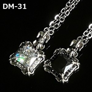 メンズネックレス　紋章を飾るラグジュアリーネックレス　CZダイヤ　SV風