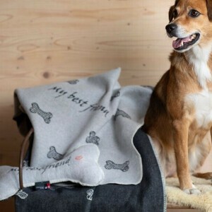 ペットブランケット ボーン柄 オーストリア製 ペット用  ラグ　毛布　マット　ウォッシャブル