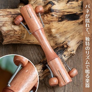ビヨンビヨン揺れて音が鳴る　木製スプリングクラッパー｜バリ島の手作りパーカッション・リズム遊びにぴっ