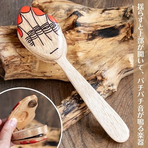 振るとバチバチ音が鳴る　かわいいハンドデザインの木製クラッパー バリ島の打楽器｜手作り 天然素材の民族