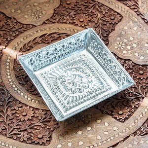 バリのアルミスクエアトレイ 手打ち細工が美しい - 15.5cm x 15.5cm