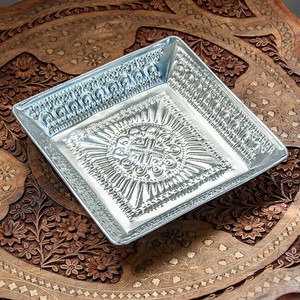 バリのアルミスクエアトレイ 手打ち細工が美しい - 20.5cm x 20.5cm