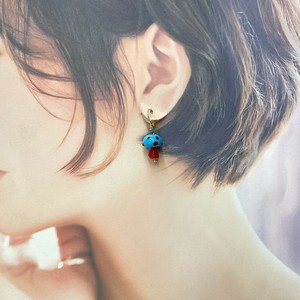 ピアス　個性的　ビジュー　ゴールド　きのこ　キノコ　ドット　ブルー