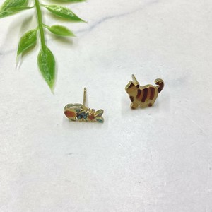 ピアス　個性的　ゴールド　猫と魚　ネコ　アシンメトリー