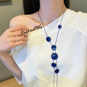 人気上昇 INSスタイル ユニークな円形モチーフのロングネックレス コーディネートの主役に