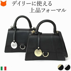 イタリアブランドの普段使いもできるフォーマルバッグ。金具部分がゴールドとシルバーの2タイプ