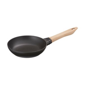 ストウブ(staub)　ウッドハンドルフライパン　20cm　AUH0101